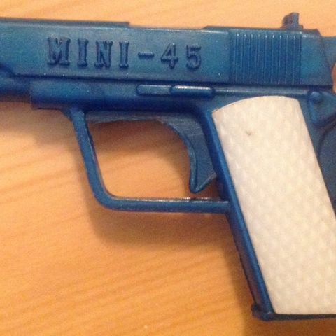 Pistol Mini-45 i plast-Produsert av TY på 80-tallet