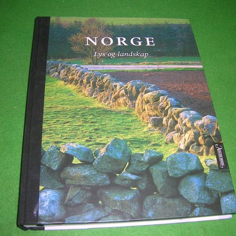 Praktverk: Norge. Lys og landskap (2003)