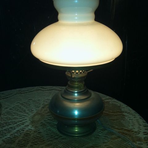 Kjempefin bordlampe i "antikkstil"   "Gullsmedvare"