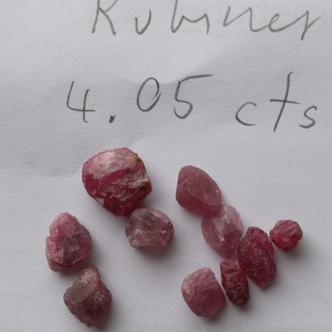 Rubiner 40.5 cts i uslepen naturlig form