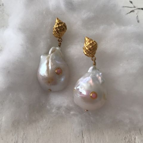 Anni Lu Baroque pearl shell earring coral