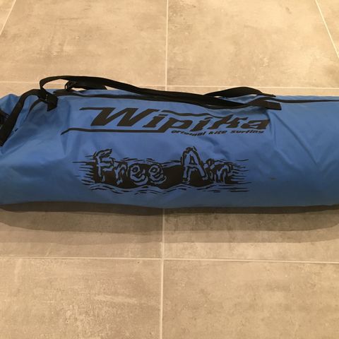 Wipika Free Air 11.0 Kite med 2-line Bar og Harness.