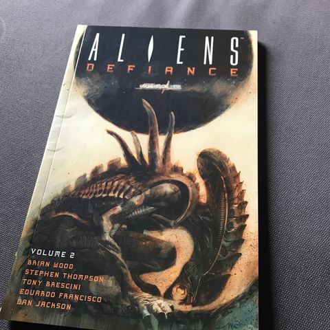 Aliens defiance  vol 2 tpb. tegneserie