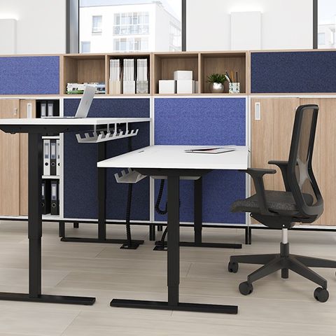 Nye skrivebord fra 120x80 til 180x200 cm. i hvit, grå og bøk på lager.