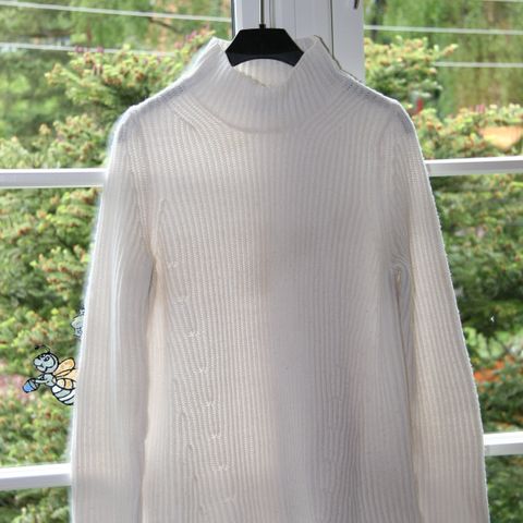 Hvit genser / strikkegenser - størrelse XS