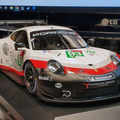 1:18 Spark Porsche 911 RSR No. 93 Le Mans 24H 2018