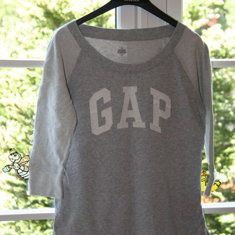 Stilig grå Gap college genser - størrelse S