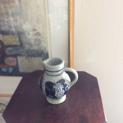 Fin keramikk mugge - høyde 13,5 cm - perfekt stand
