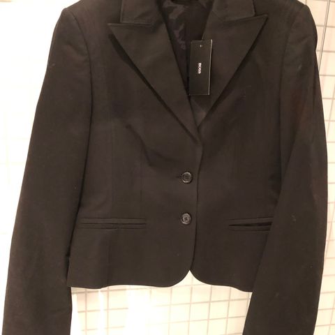 Ny klassisk Hugo Boss dame dressjakke blazer selges