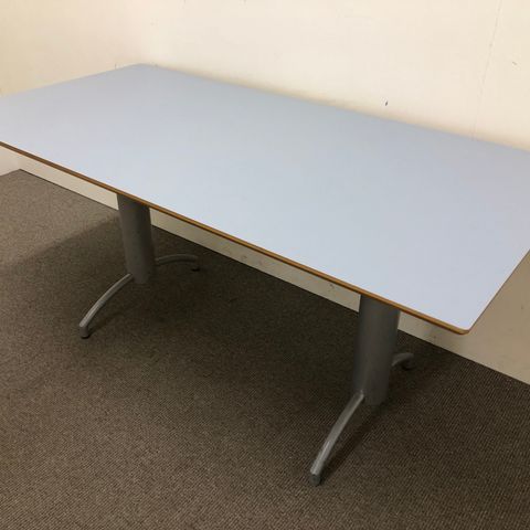 1 stk møtebord - konferansebord (160x80 cm, gråblå) - BRUKTE MØBLER