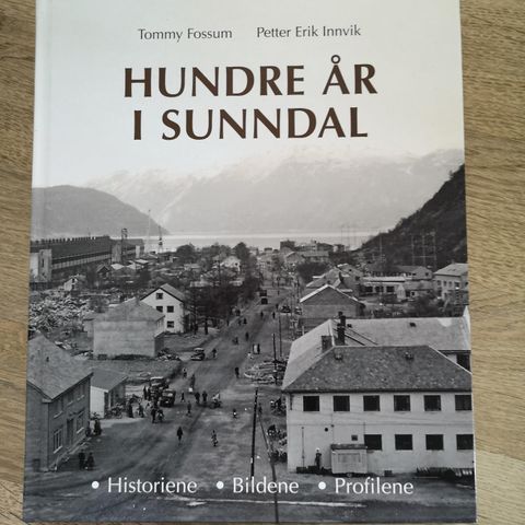 Hundre år i sunndal bok selges