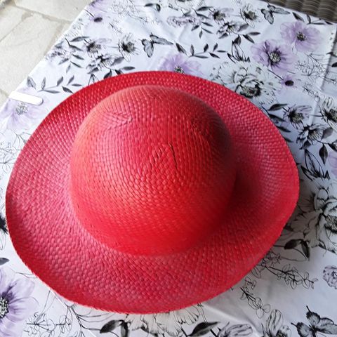 Gammel retro solhatt fra 1960 tallet