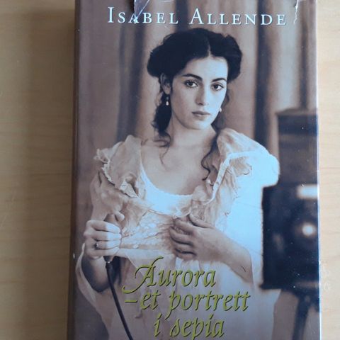 Isabel Allende - Aurora et portrett av sepia