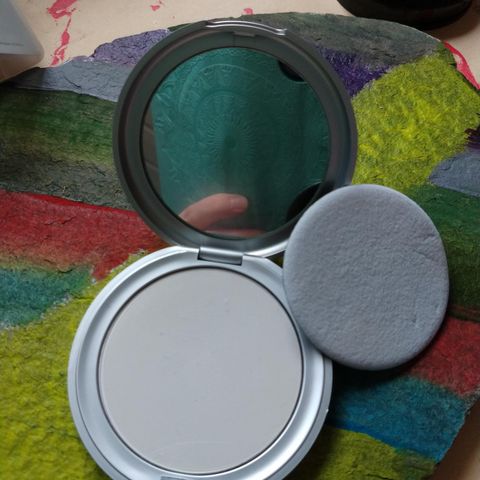 Stila sheer pressed powder (fair)