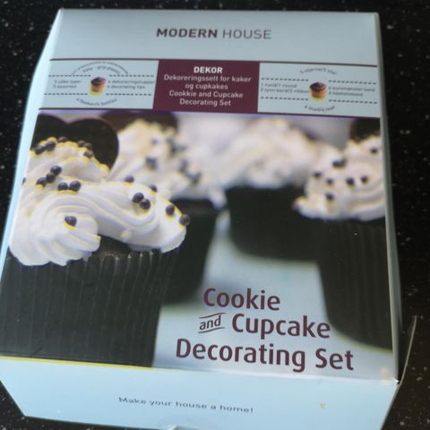 Cupcake decorating set