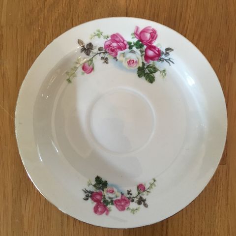 Fin kinesisk kaffeskål med rose motiver - D: 12,5 cm