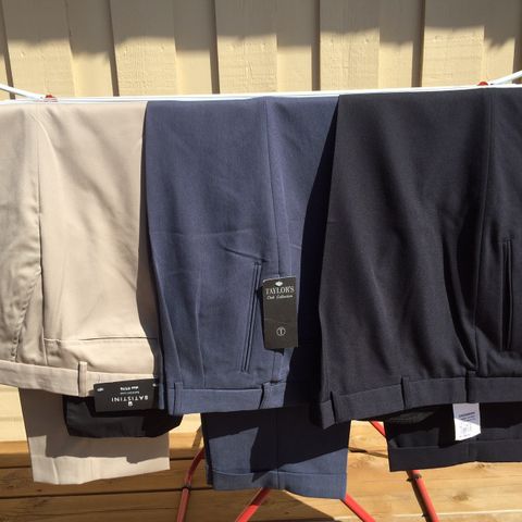 NYE bukser fra Dressmann-  store størrelser XL/XXL, men korte bein......