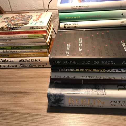 Diverse skjønnlitteratur til salgs. M - Å