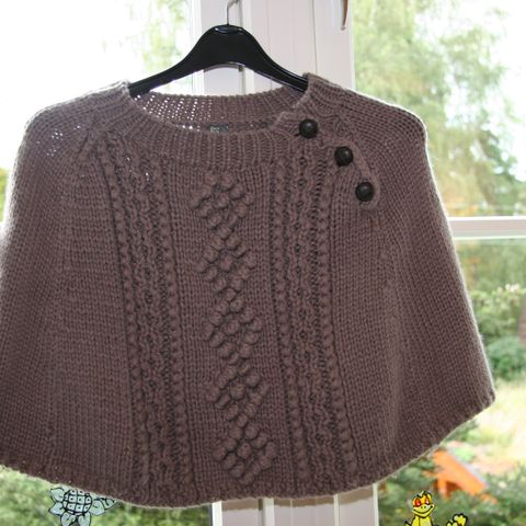 Nydelig strikket poncho - størrelse 8-9 år - fra Zara