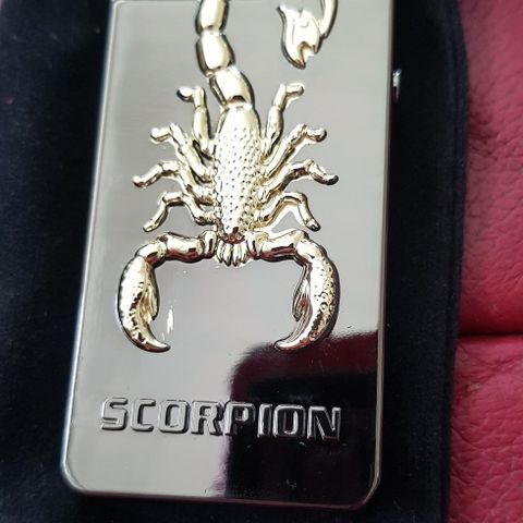 Scorpion dual arc lighter 