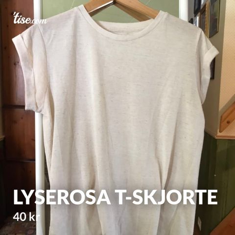 Lyserosa T-skjorte