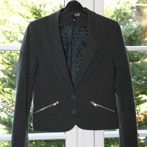 Stilig grå blazer / kort jakke / ytterjakke - størrelse S - som ny