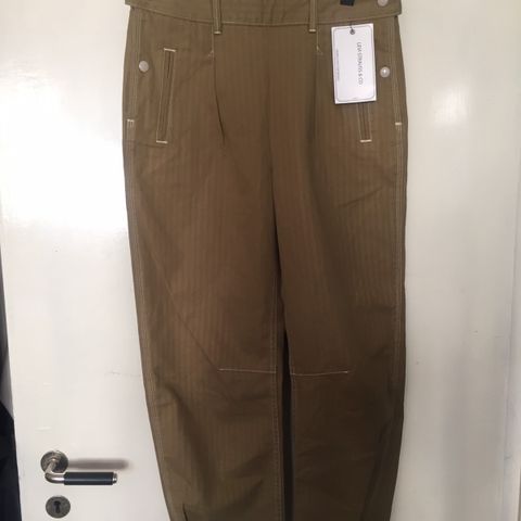 Levis tailored utility pant i warm olive Cargobukse