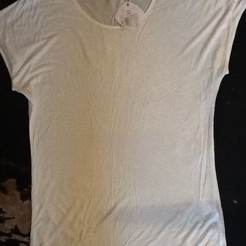 Ny Ane Mone T-skjorte, Str M, oversize, kr. 70,-