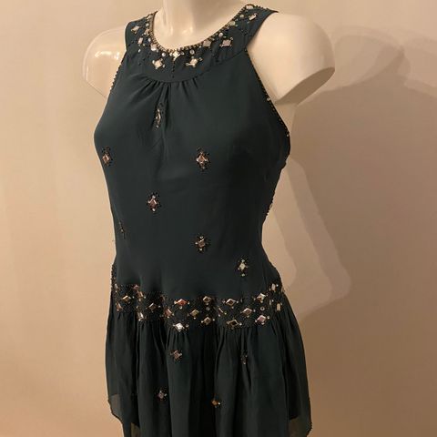 Oasis grønn kjole i 100 % silke med paljeter og perler