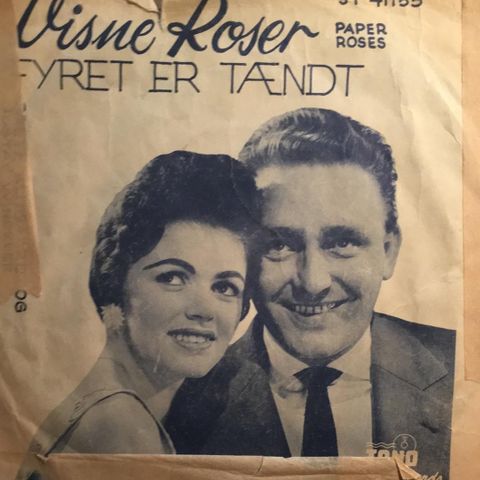 Grete Klitgaard Og Gustav Winckler - Visne Roser / Fyret Er Tændt (7")
