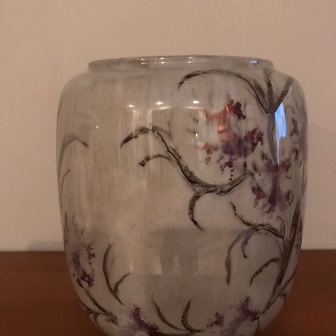 Vase i Porselen, håndmalt
