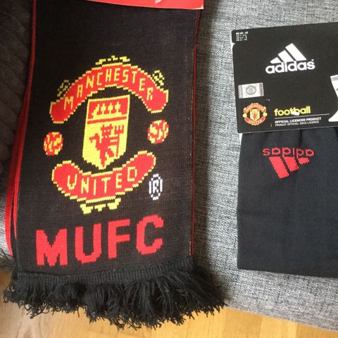 Manchester United skjerf og fotballsokker