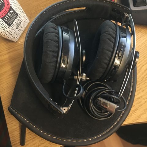 Sennheiser momentum on ear wireless