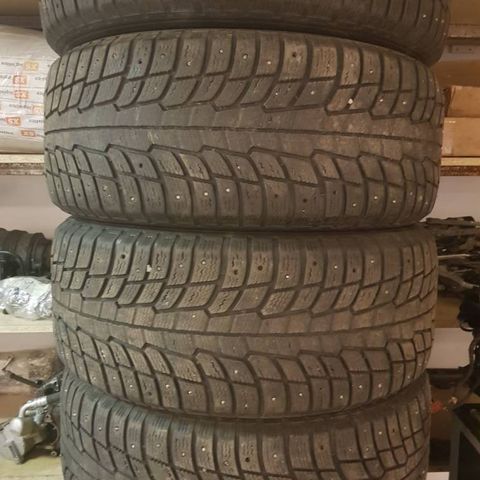 Michelin Vinterdekk 225 /50 / 19"