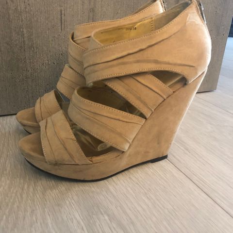 Kule wedges fra Nelly