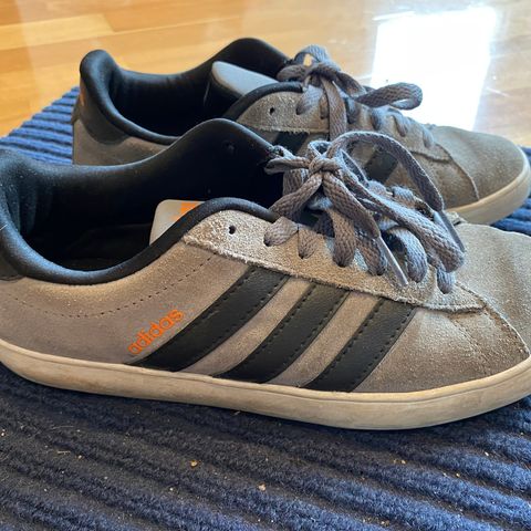 Adidas sko gutt str 39.