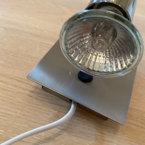 liten vegglampe kr 100,-