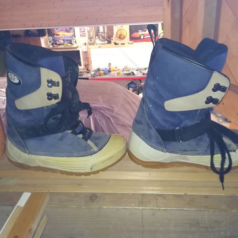 Riot Snowboard boots str 42