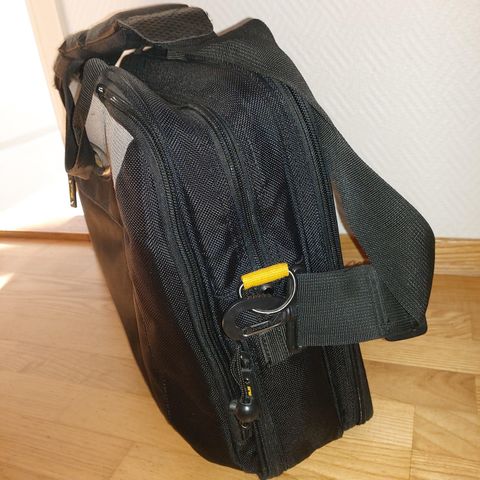 Flott Targus arbeidsbag til laptop bærbar pc.