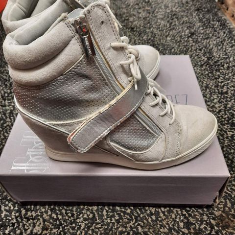 Jennifer Lopez Sneakers Str.39 - Sender gjerne!