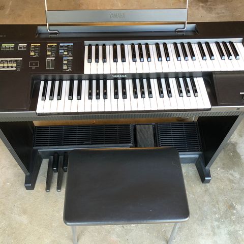 Keyboard /Yamaha Electone ME-10