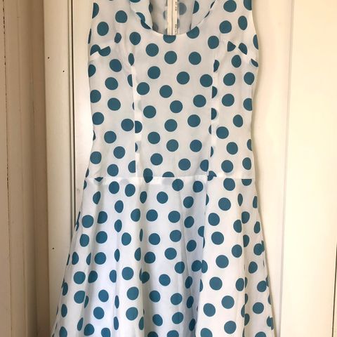 Vintage skreddersydd Silke kjole fra 60-tallet !Str : 36 . tils: 1000,-