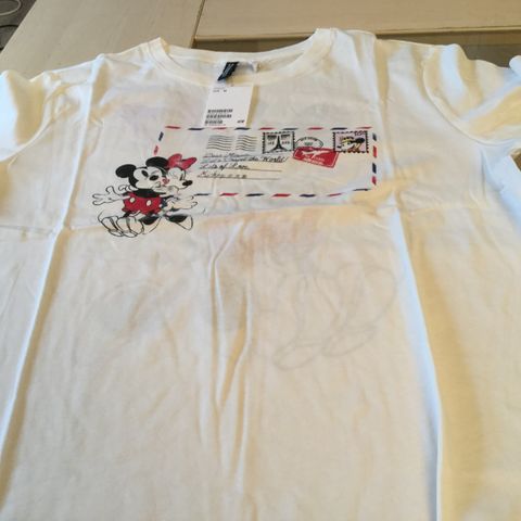 Mickey  Mouse str. M   men tilsvarer L med tag