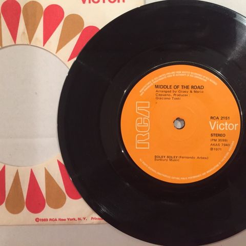 MIDDLE OF THE ROAD / SOLEY SOLEY - 7" VINYL SINGLE