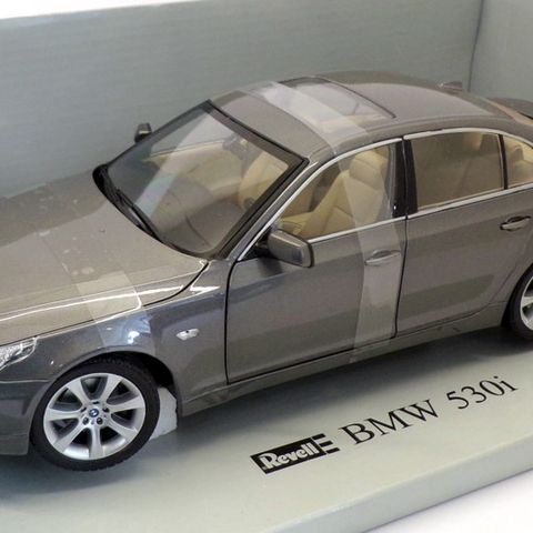 BMW 530i  Revell  1/18