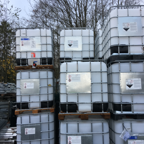 IBC-container med plast- og trepall, 1000 liter