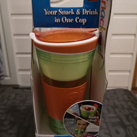 Lite brukt 2 in 1 snack & drink cup