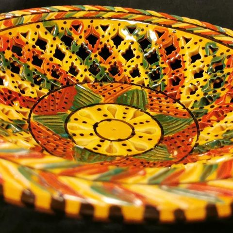 Nydelig keramikkskål fra Soula center