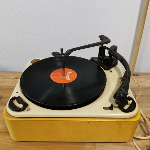 Garrard Gramophone RC 121