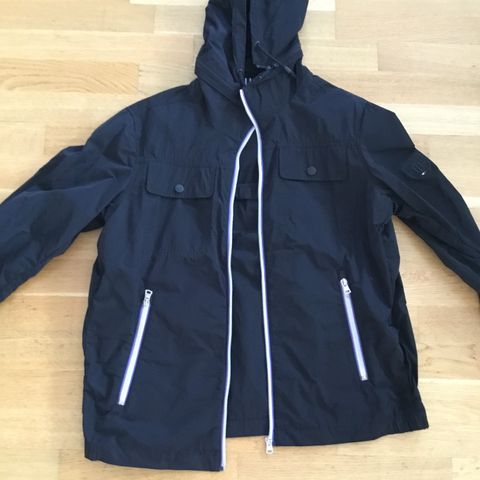 Tommy hilfiger jakke 1000kr